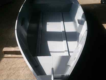 Авито металлические лодки. Лодка металлическая. Лодка железная. Лодка металлическая. Лодка алюминиевая сварная 3м бот 4 весельный.