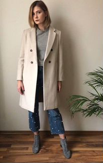 Шерстяное пальто бежевого цвета