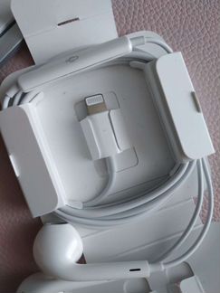 Наушники Apple EarPods lightning