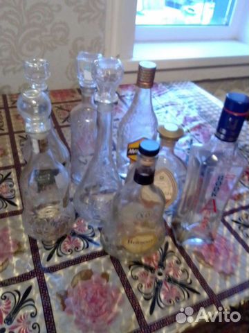 Бутылки и графины стеклянные