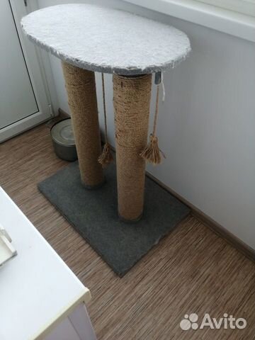 Когтеточка и лоток для крупных кошек