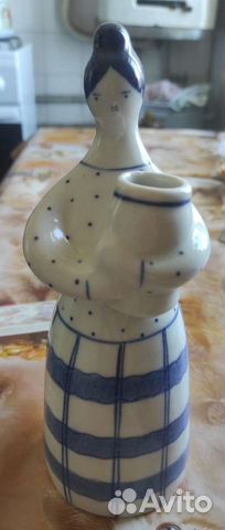 Статуэтка Девушка с вазой