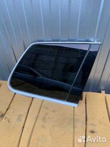 Заднее правое стекло VW Touareg 1 7L 03-09 гв