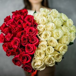 51 Роза сердцем с бесплатной доставкой