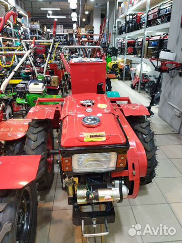 Дизельный трактор 15Е