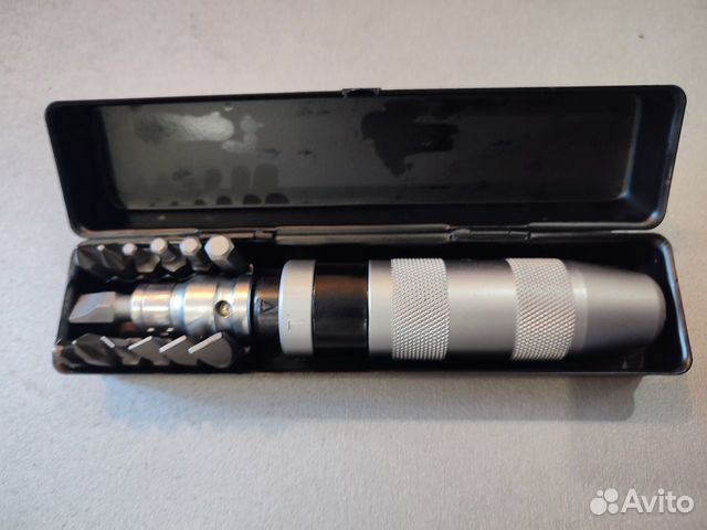 Отвертка ударная с набором бит