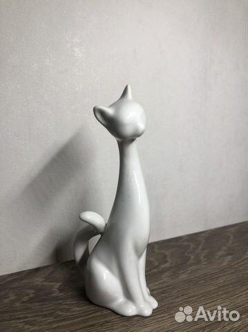 Фарфоровая статуэтка кошка