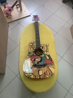 Гитара с принтом