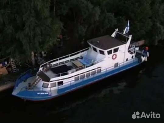 Аренда яхты теплохода катера вейксерф