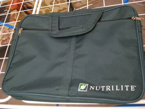 Сумка-портфель для ноутбука "Nutrilite" +аксессуар