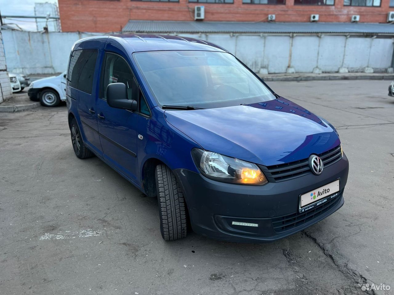 Volkswagen Caddy 2010 синий