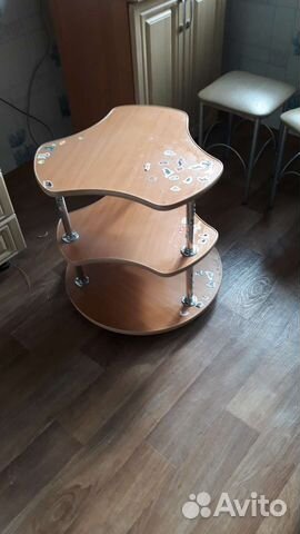 Журнальный столик на колесах