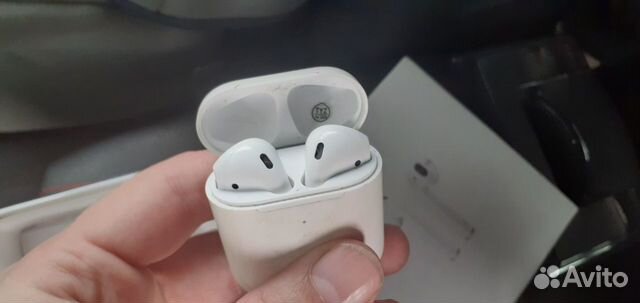 Беспроводные наушники AirPods