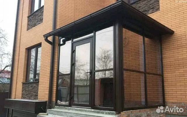 Тамбур с дверью из пластиковых окон