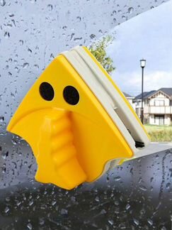 Магнитная щетка для мытья окон