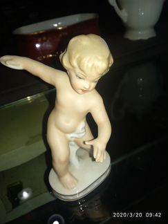 Статуэтка.Путти с диском.Wallendorf.Германия