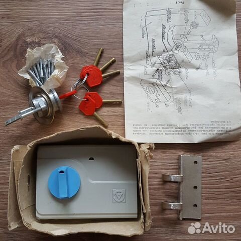 Дверной замок задвижка накладной замок врезной руч