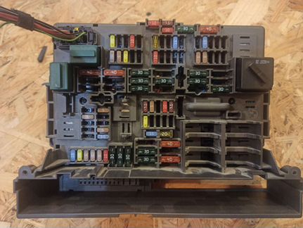 Блок предохранителей BMW E81, E82, E87, E88