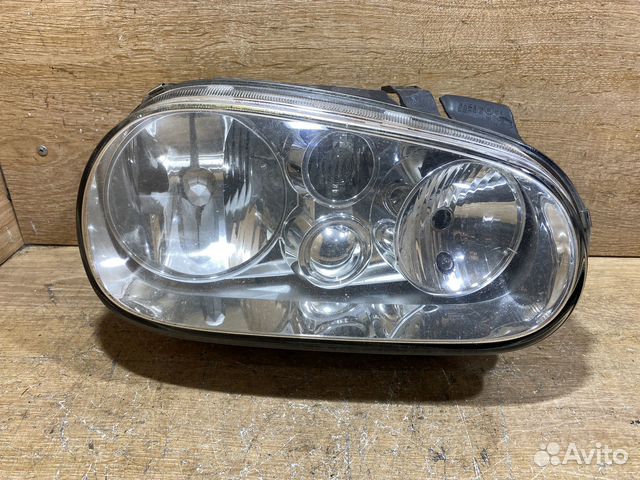 Фара передняя правая Volkswagen Golf 4 142109