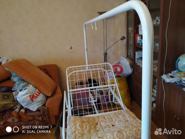 Медицинская кровать на колëсиках