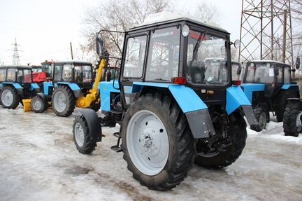 Трактор мтз 82.1 2011г. с кондиционером синий - фотография № 1