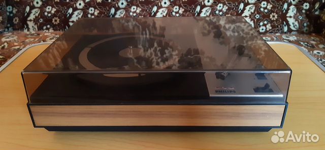 Проигрыватель винила Philips-104