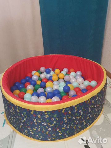 Сухой бассейн с шариками