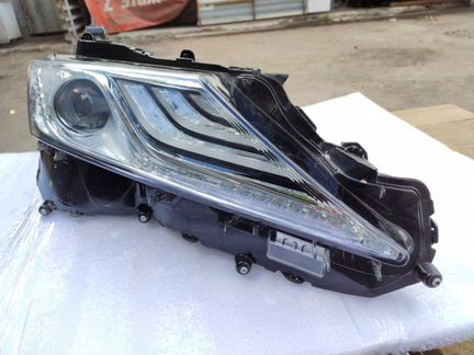 Правая фара Toyota Camry 70 оригинал в сборе