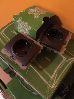 BJC Iris Розетка электрическая 18723-AT 18524