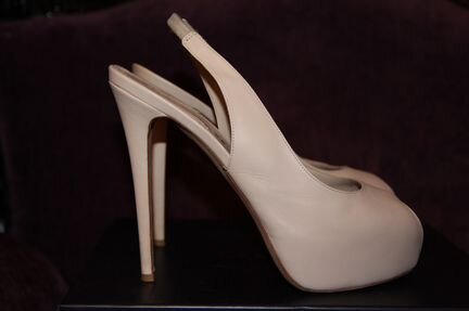 Бежевые босоножки Le Silla на шпильке и платформе