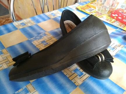 Туфли Moleca отдам за 2 литра сока