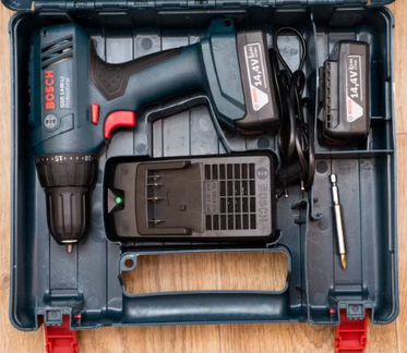 Шуруповерт Bosh 18v