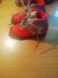 Продам лыжные ботинки р.30 для девочки