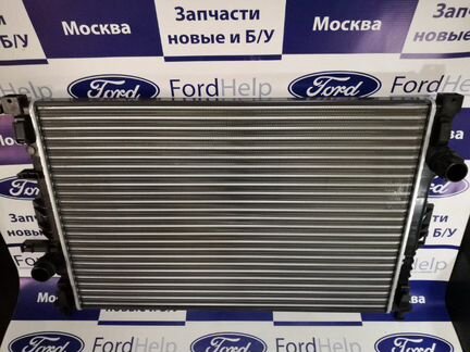 Радиатор охлаждения двигателя Ford Focus 3 2.0