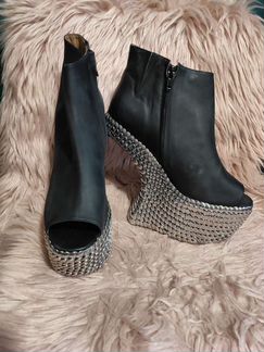 Эффектные туфли в стиле Леди Гага от Jeffrey Campb