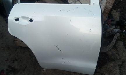 Toyota Land Cruiser 200 задняя правая дверь
