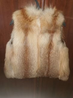Меховая жилетка из лисы