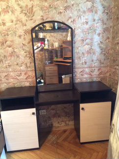 Трюмо с зеркалом