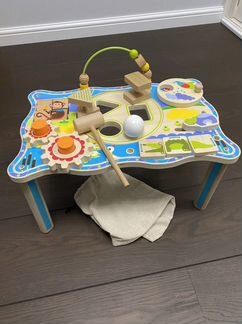 Lucy and Leo Бизиборд столик