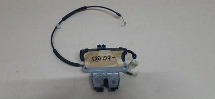 Вольво S80 2007-2015 замок крышки багажника