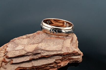 Золотое кольцо с бриллиантами