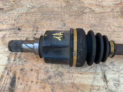 Приводной вал левый Mitsubishi Lancer 10 2.0