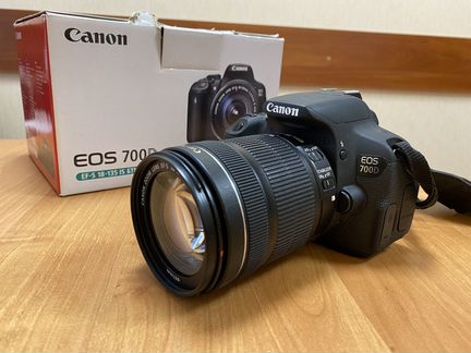 Canon EOS 700D kit 18-135mm в идеальном состоянии