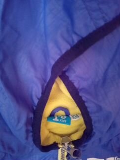 Продам яркую ветровку для мальчика