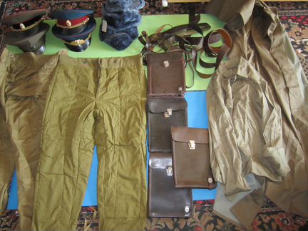 Планшет, шапка, штаны, плащ, погоны, кожа