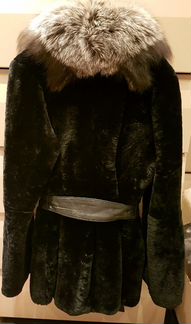Продам красивую мутоновую шубку с воротником из че