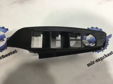 Накладка блок управления стеклоподъемника Mazda 3