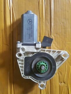 Моторчик стеклоподъемника передний Mercedes W221