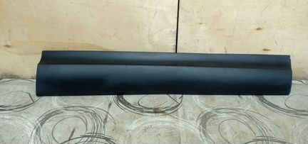 Молдинг передний правый Land Rover Discovery 5