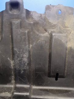 Пыльник двигателя Мазда 3 BK Z6 2008